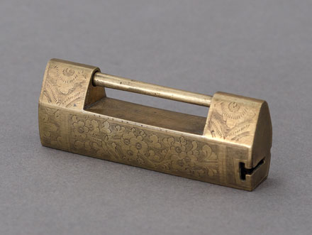 Pipa-Shaped Lock