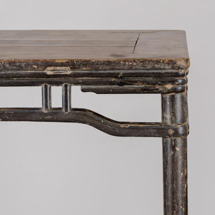 square table, detail